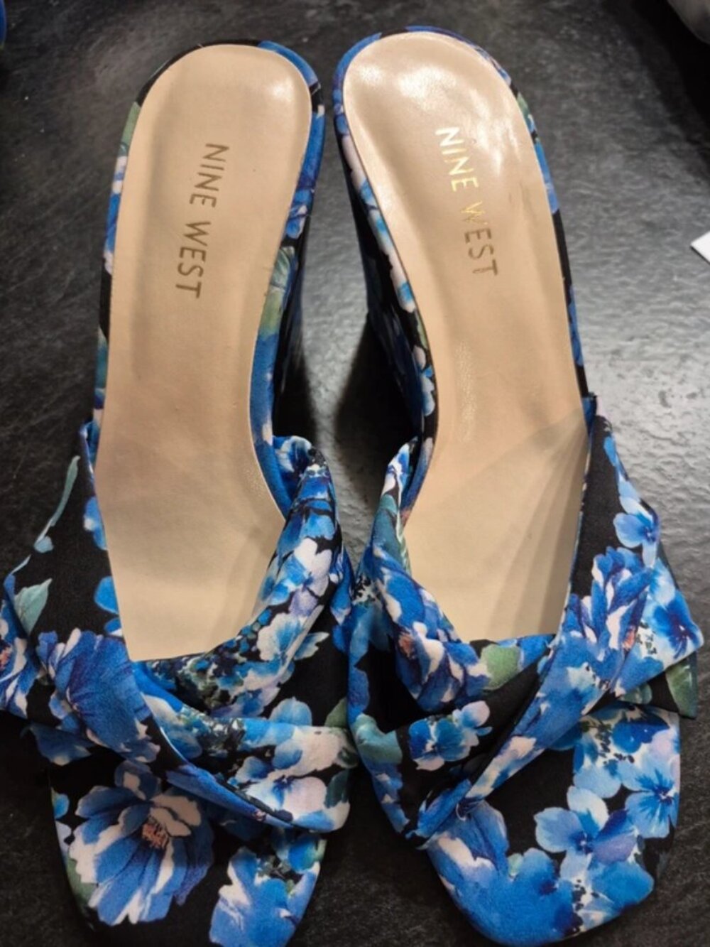 Women's size 8.5 9 West fabric floral sandals heels